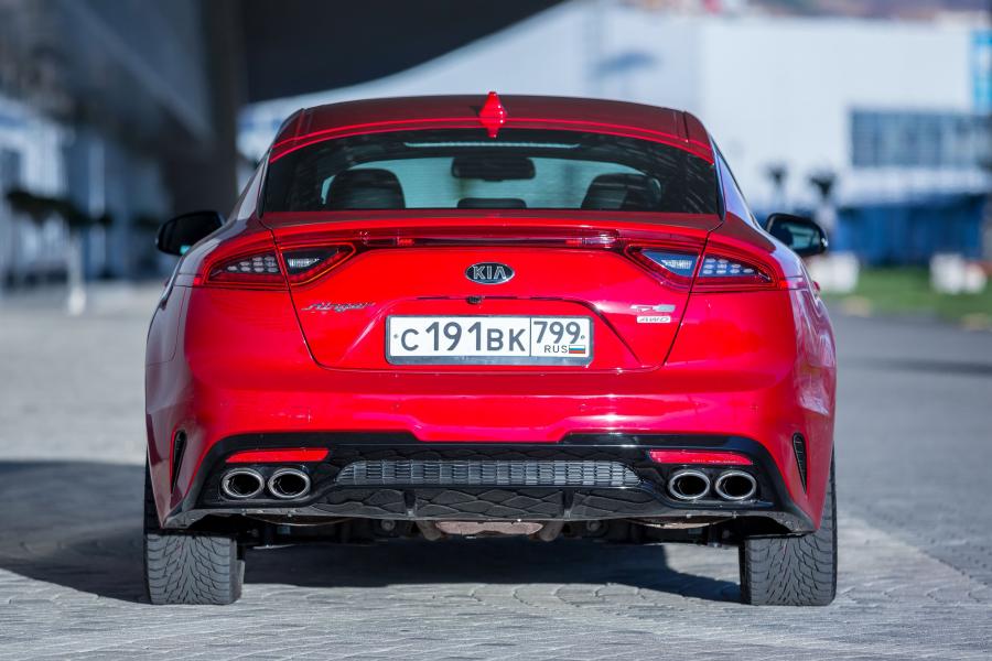  Kia Stinger GT-Line AWD (CK) 2017 года  (WW) (фото 7 из 16)